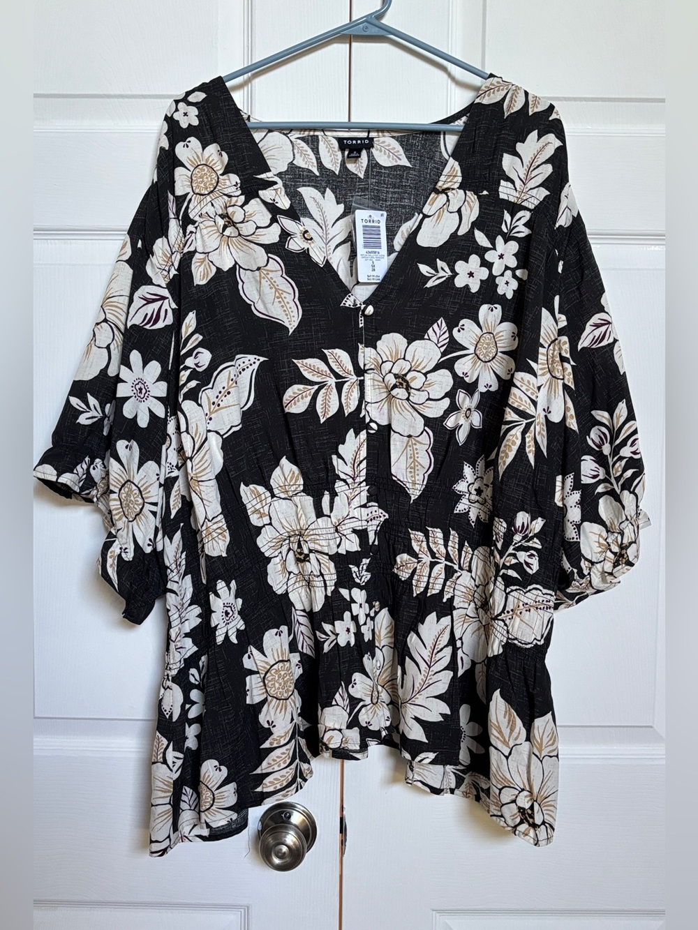 Torrid NWT Women’s Floral Peplum Blouse Size 5 Plus 5X Black 3/4 Sleeve